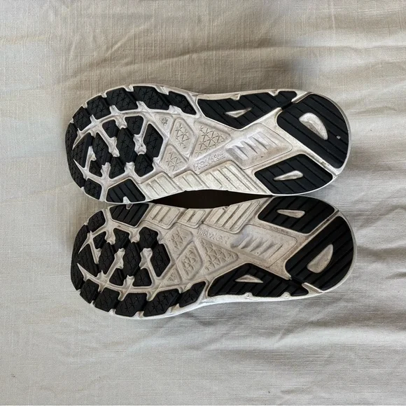 Hoka Black and White Wide Arahi Sneakers Size 11 - Picture 5 of 6